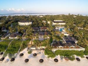 哈勃岛金沙珊瑚酒店的海滩上的度假村的空中景致