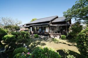 日南Kiraku Obi的前面有花园的房子