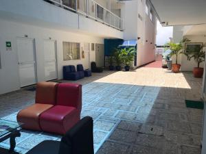 Caribbean Island Hotel piso 1的休息区