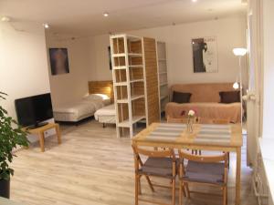 Murano Apartaments City Center的休息区