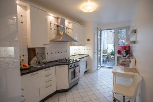 Apartement mit Dachterrasse - bei Curth klingen - Teilen Sie uns Ihre Ankunfszeit mit的厨房或小厨房