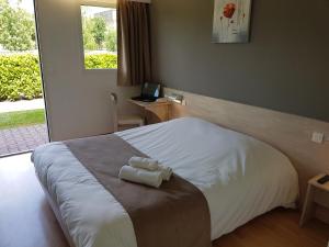 圣爱米里昂东快捷酒店客房内的一张或多张床位