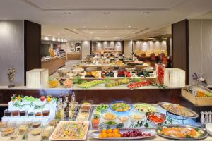日光鬼怒川温泉酒店的包含多种不同食物的自助餐