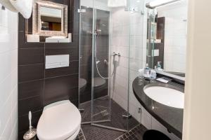 维尔兹堡帕斯特酒店的一间浴室