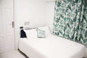 雨果海滩酒店 客房内的一张或多张床位