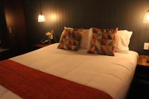 蒙特维尔海拔酒店客房内的一张或多张床位