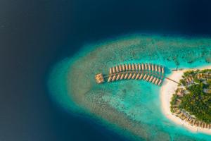 鲁阿环礁库达福施酒店及Spa的海洋岛屿的空中景观
