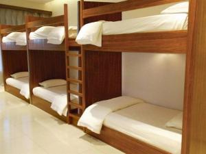斯里貝客酒店 客房内的一张或多张双层床