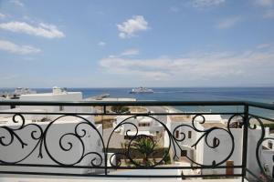 提诺斯蒂诺斯度假酒店的海景阳台。