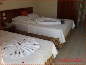 纳扎尔酒店客房内的一张或多张床位