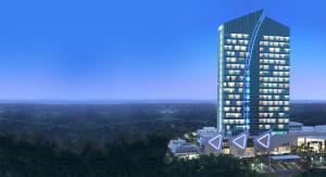 加拉旺瑞信达卡拉旺酒店的一座高大的建筑,毗邻一座大建筑