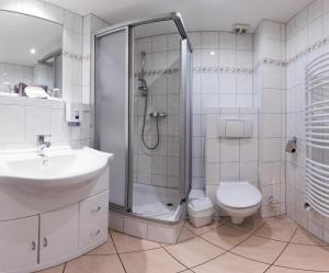 高登湖畔酒店的一间浴室