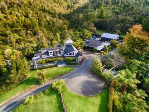 怀蒂昂格Wairua Lodge - Rainforest River Retreat的相册照片