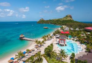 格罗斯岛Sandals Grande St. Lucian Spa and Beach All Inclusive Resort - Couples Only的享有海滩的空中景致。