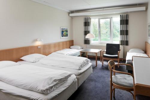 瓦埃勒中心酒店客房内的一张或多张床位
