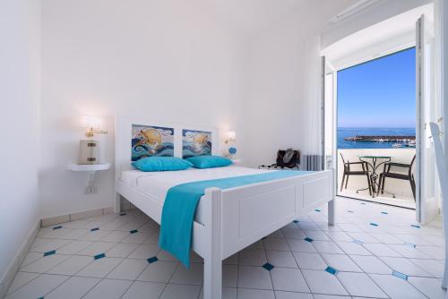 Vista d'Amalfi客房内的一张或多张床位