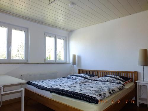 Familienfreundliches Ferienhaus AMARA mit Garten und Terrasse - Friedrichshafen am Bodensee客房内的一张或多张床位