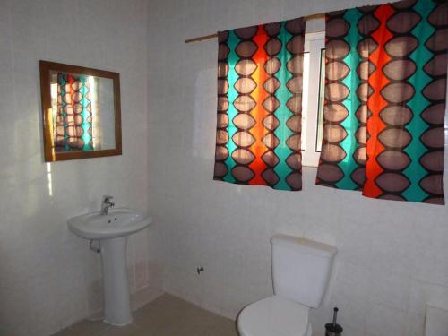 Sarawally Guesthouse的一间浴室