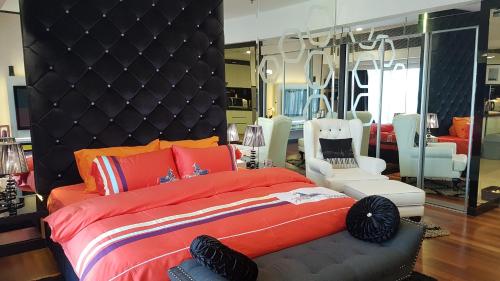 豪华套房度假酒店@双威城客房内的一张或多张床位
