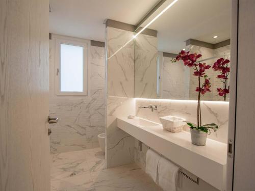 博尔戈利泰拉西酒店的一间浴室