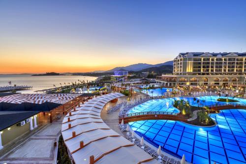Sunis Efes Royal Palace Resort & Spa内部或周边泳池景观