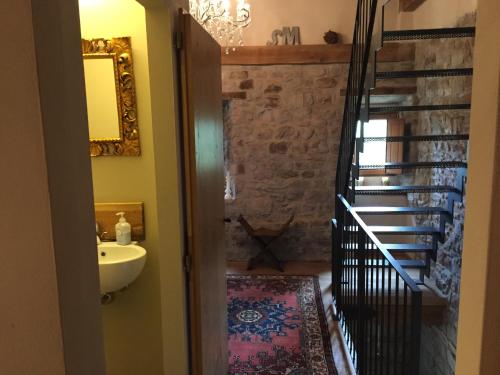 Castello di Brandola的一间浴室