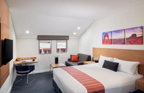 珀斯舒适乡村公寓式酒店客房内的一张或多张床位