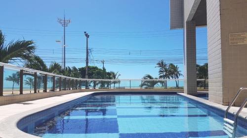 福塔莱萨Apart-Hotel Terraços do Atlântico的海景游泳池