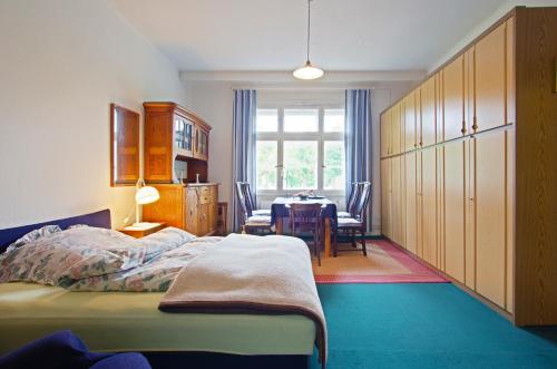 Private Apartments Hannover - Room Agency客房内的一张或多张床位
