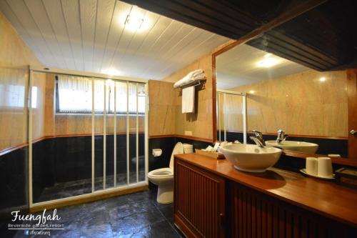 富恩华滨江花园度假村的一间浴室