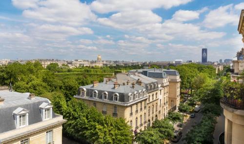 巴黎查尔斯弗罗奎兹公寓的享有城市美景。
