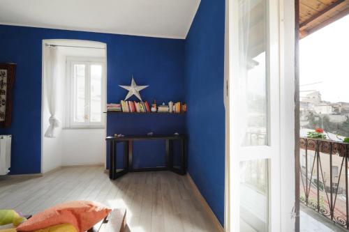PapignoCasetta di Cleo的墙上有一星的蓝色房间