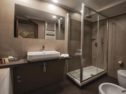 帕拉佐瓦诺尼酒店的一间浴室