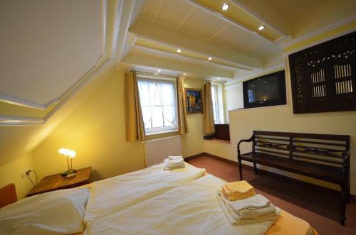 Ferienhaus-Strandhafer-in-Gross-Zicker-Halbinsel-Moenchgut客房内的一张或多张床位