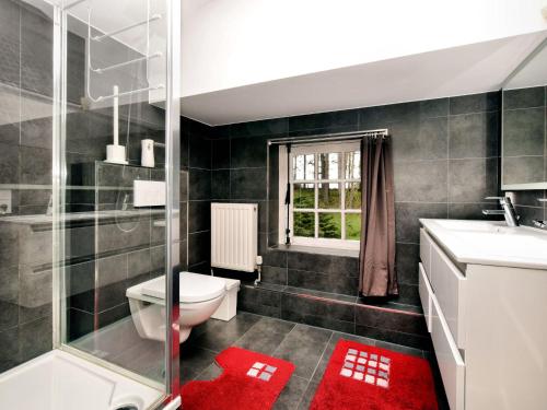 Luxury holiday home in Érezée的一间浴室
