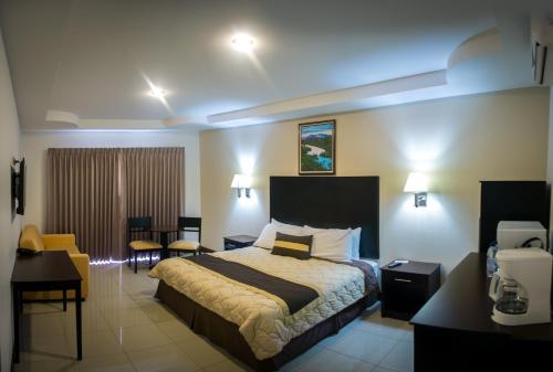 萨尔瓦多古阿可酒店餐厅客房内的一张或多张床位
