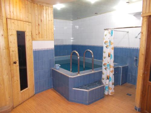 Manand Hotel的一间浴室