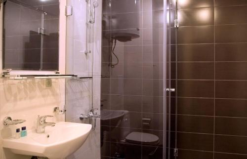 阿斯彭公寓酒店的一间浴室