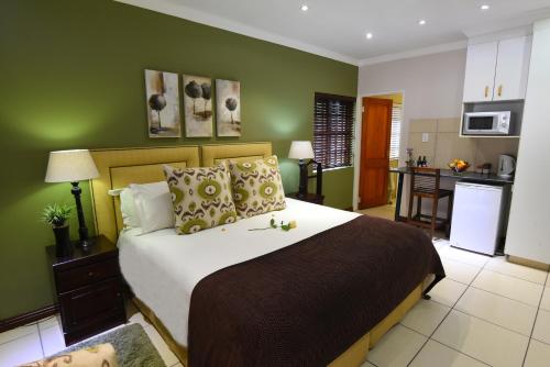 Rivonia Premier Lodge客房内的一张或多张床位