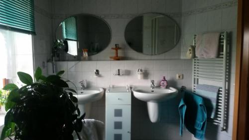 Strasse des Friedens的一间浴室