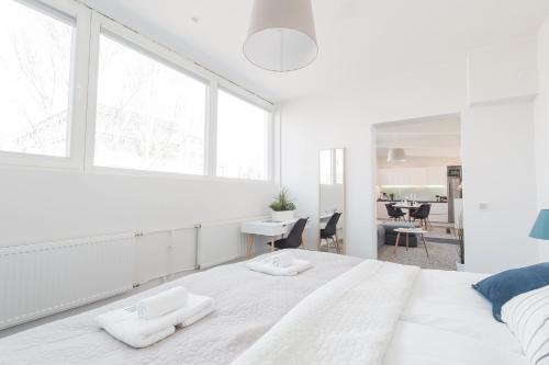 Forenom Serviced Apartments Helsinki Lauttasaari客房内的一张或多张床位