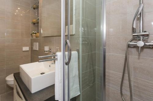 Valum Luxury Apartment的一间浴室