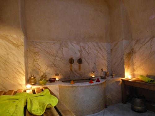 卡利帕宫酒店的一间浴室