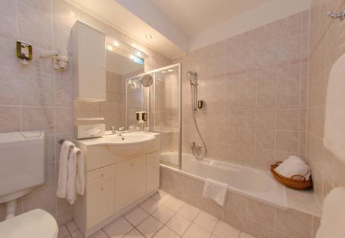 斯托德尔霍夫维塔尔酒店的一间浴室