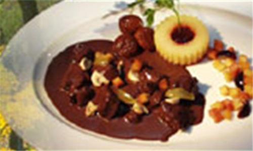 迈恩费尔德兰德加斯托圣卢奇斯哥宾馆的巧克力和蛋糕等食物