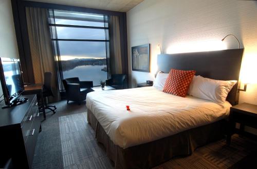 Grand Hotel Times Sherbrooke客房内的一张或多张床位