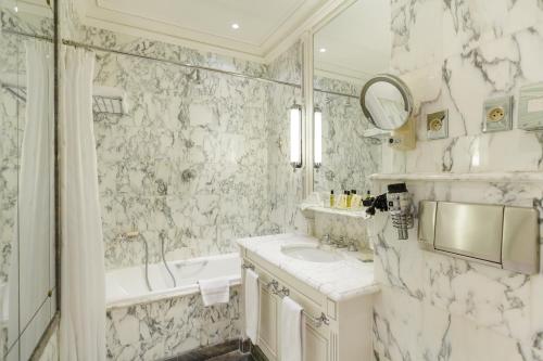 卢森堡公园酒店的一间浴室