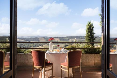 Relais Santa Chiara Hotel - Tuscany Charme的阳台或露台