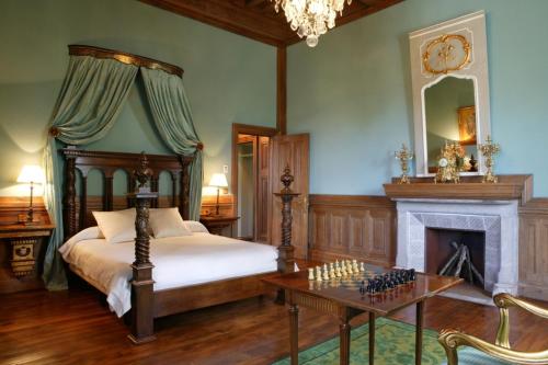 Hotel Castillo de Arteaga客房内的一张或多张床位