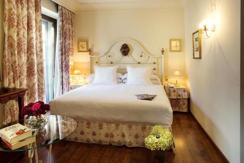 蒙特利里欧酒店客房内的一张或多张床位